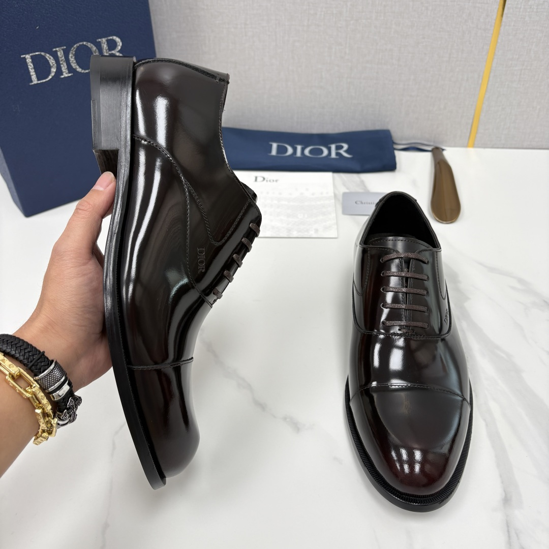 💋💍CD新品 迪～奥 最新款男士正装鞋皮鞋，官方12,500 这款DIOR男士正装皮鞋是奢华质感与绅士格