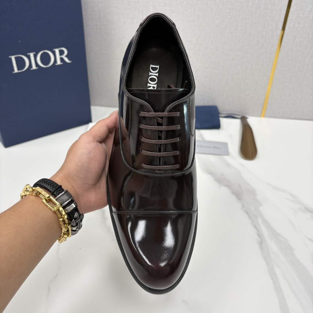 💋💍CD新品 迪～奥 最新款男士正装鞋皮鞋，官方12,500 这款DIOR男士正装皮鞋是奢华质感与绅士格