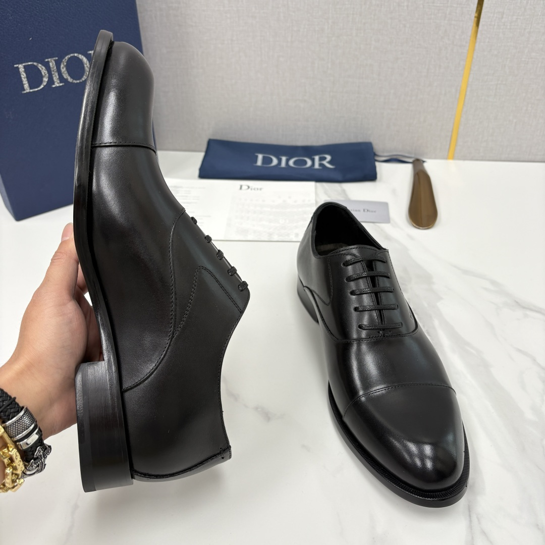 💋💍CD新品 迪～奥 最新款男士正装鞋皮鞋，官方12,500 这款DIOR男士正装皮鞋是奢华质感与绅士格