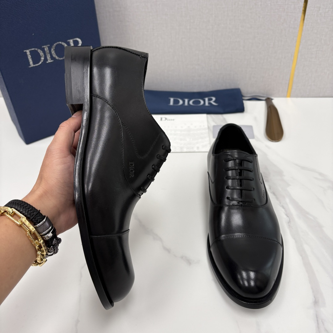 💋💍CD新品 迪～奥 最新款男士正装鞋皮鞋，官方12,500 这款DIOR男士正装皮鞋是奢华质感与绅士格
