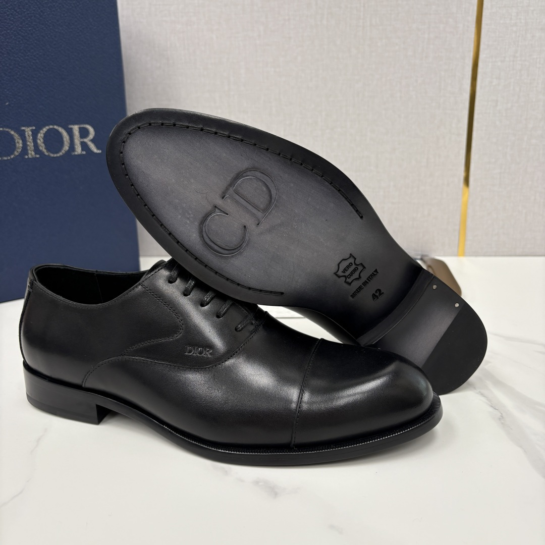 💋💍CD新品 迪～奥 最新款男士正装鞋皮鞋，官方12,500 这款DIOR男士正装皮鞋是奢华质感与绅士格