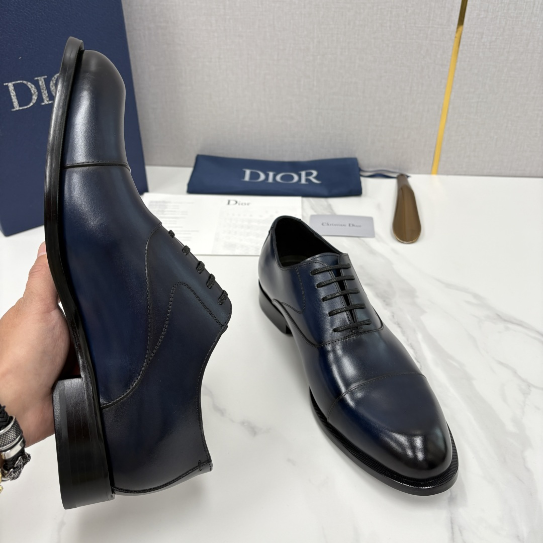 💋💍CD新品 迪～奥 最新款男士正装鞋皮鞋，官方12,500 这款DIOR男士正装皮鞋是奢华质感与绅士格