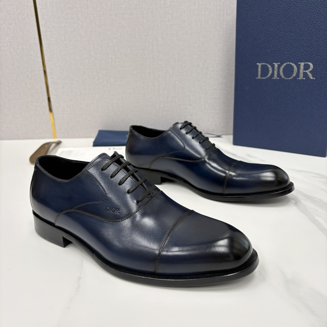 💋💍CD新品 迪～奥 最新款男士正装鞋皮鞋，官方12,500 这款DIOR男士正装皮鞋是奢华质感与绅士格