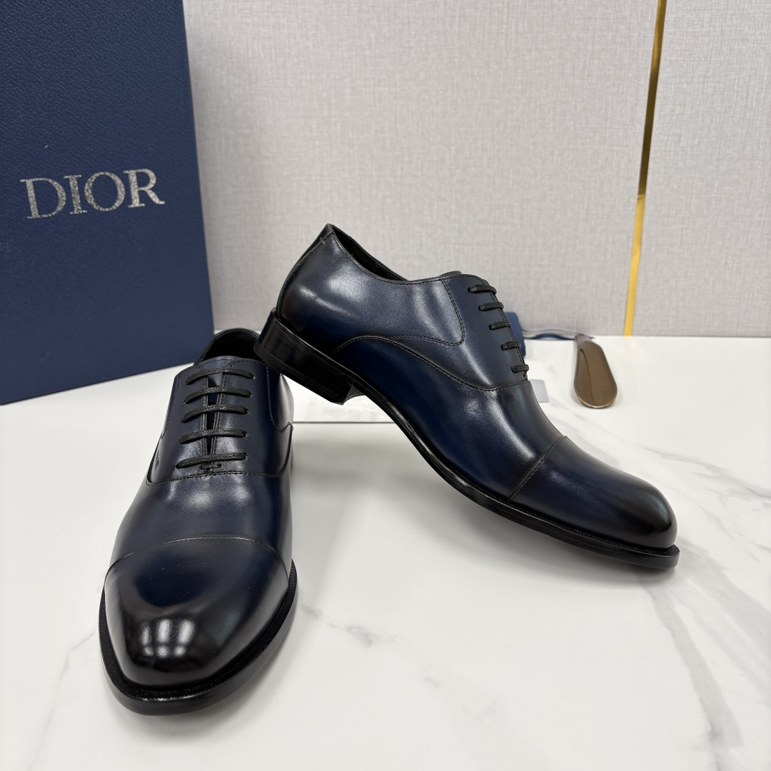 💋💍CD新品 迪～奥 最新款男士正装鞋皮鞋，官方12,500 这款DIOR男士正装皮鞋是奢华质感与绅士格
