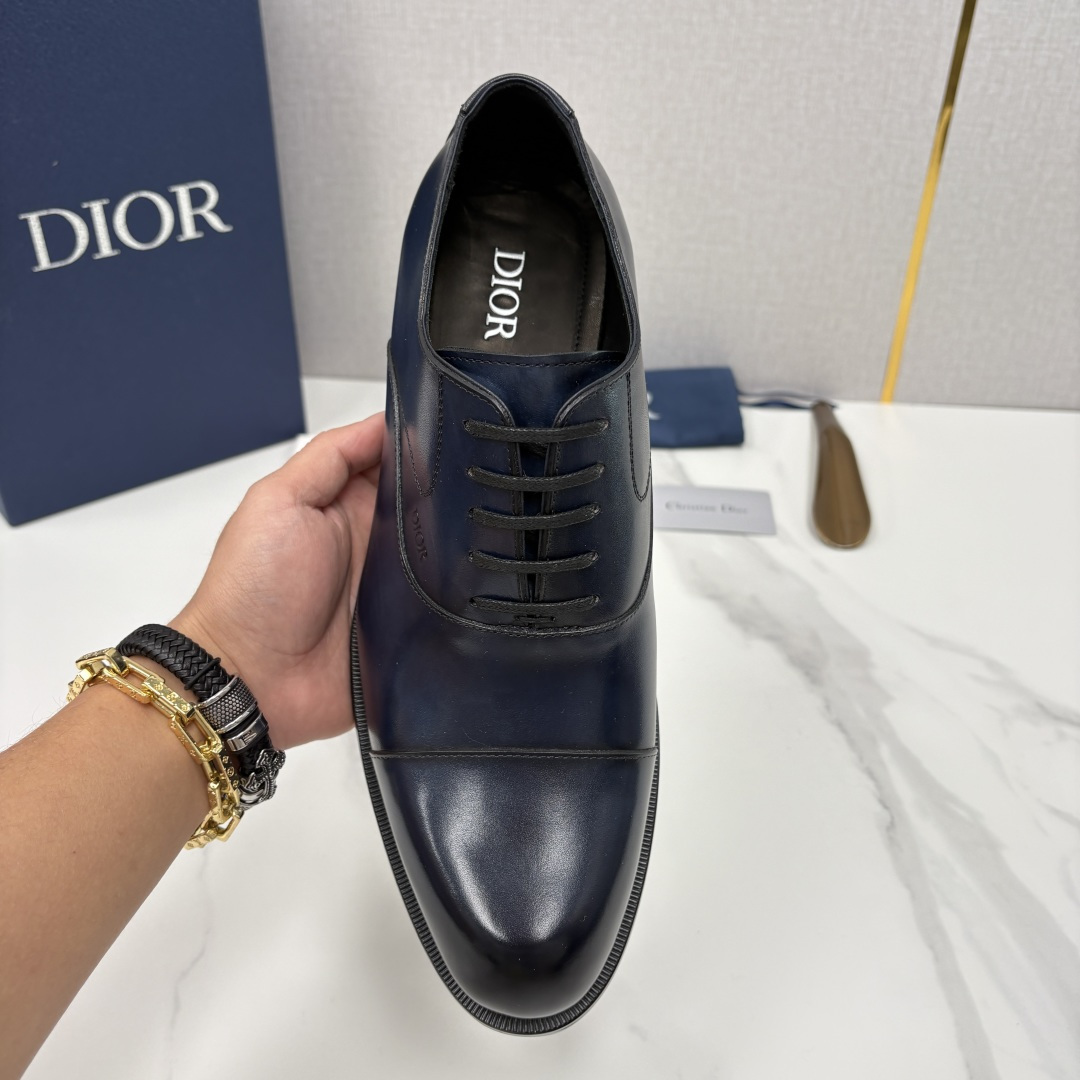 💋💍CD新品 迪～奥 最新款男士正装鞋皮鞋，官方12,500 这款DIOR男士正装皮鞋是奢华质感与绅士格
