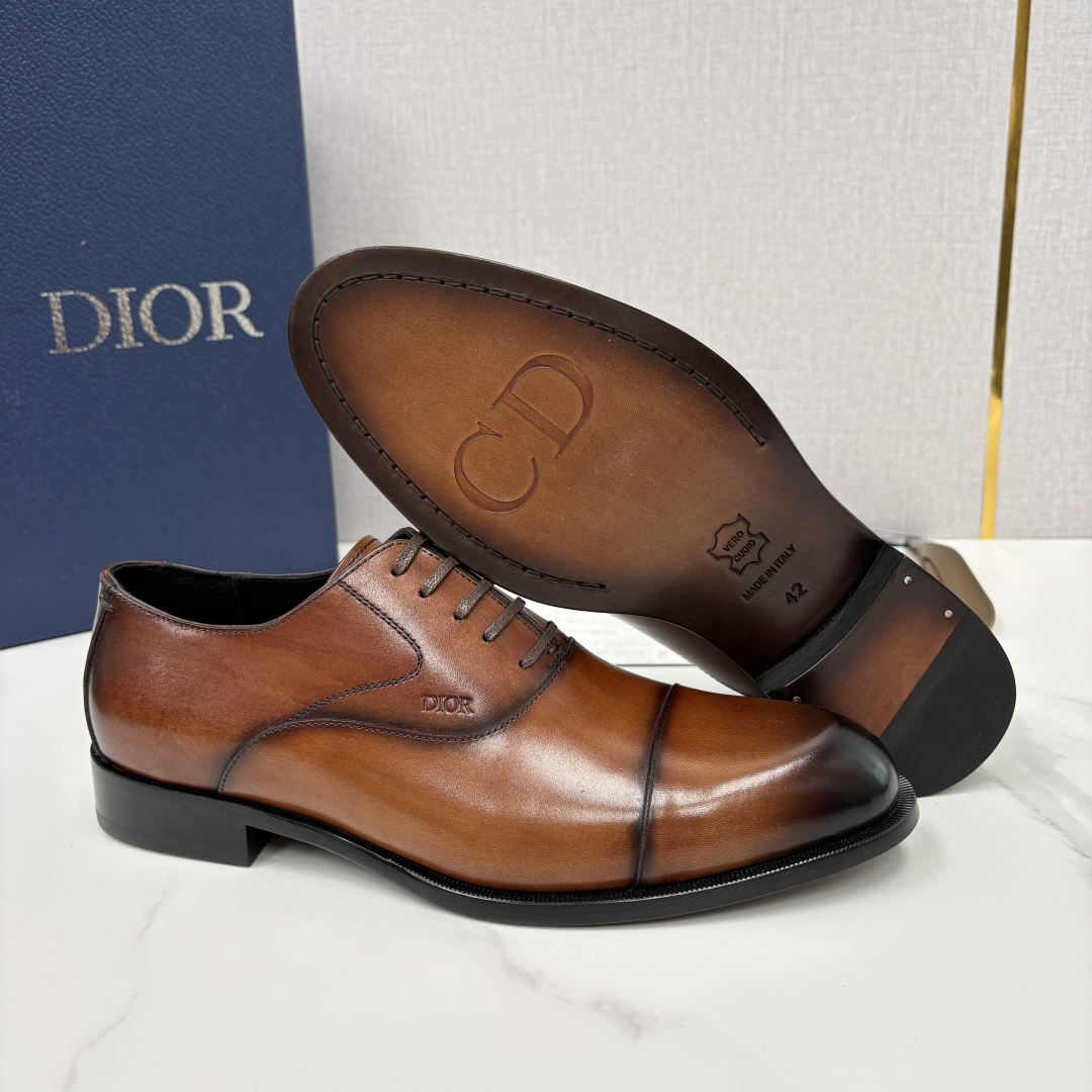 💋💍CD新品 迪～奥 最新款男士正装鞋皮鞋，官方12,500 这款DIOR男士正装皮鞋是奢华质感与绅士格