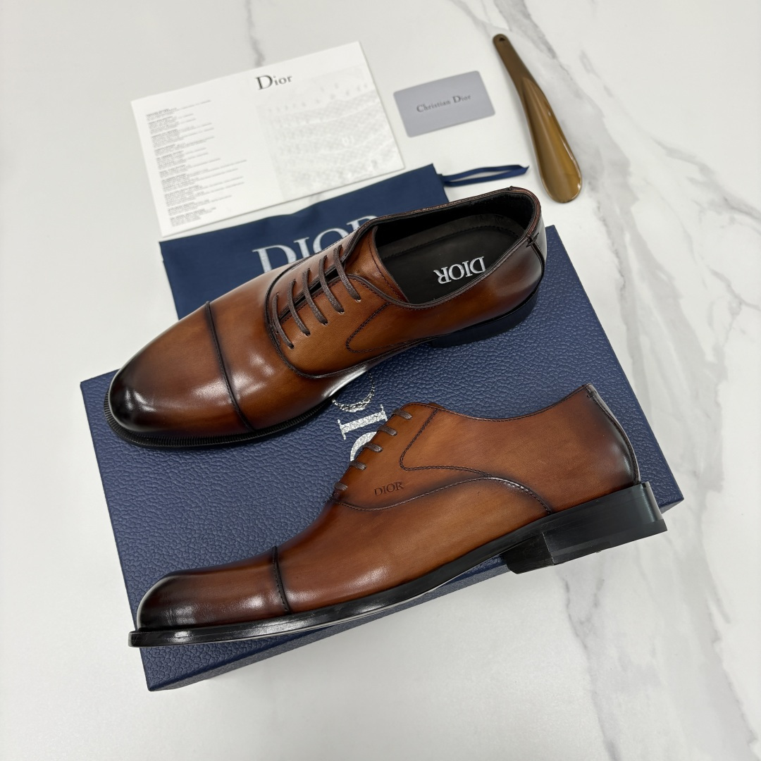 💋💍CD新品 迪～奥 最新款男士正装鞋皮鞋，官方12,500 这款DIOR男士正装皮鞋是奢华质感与绅士格