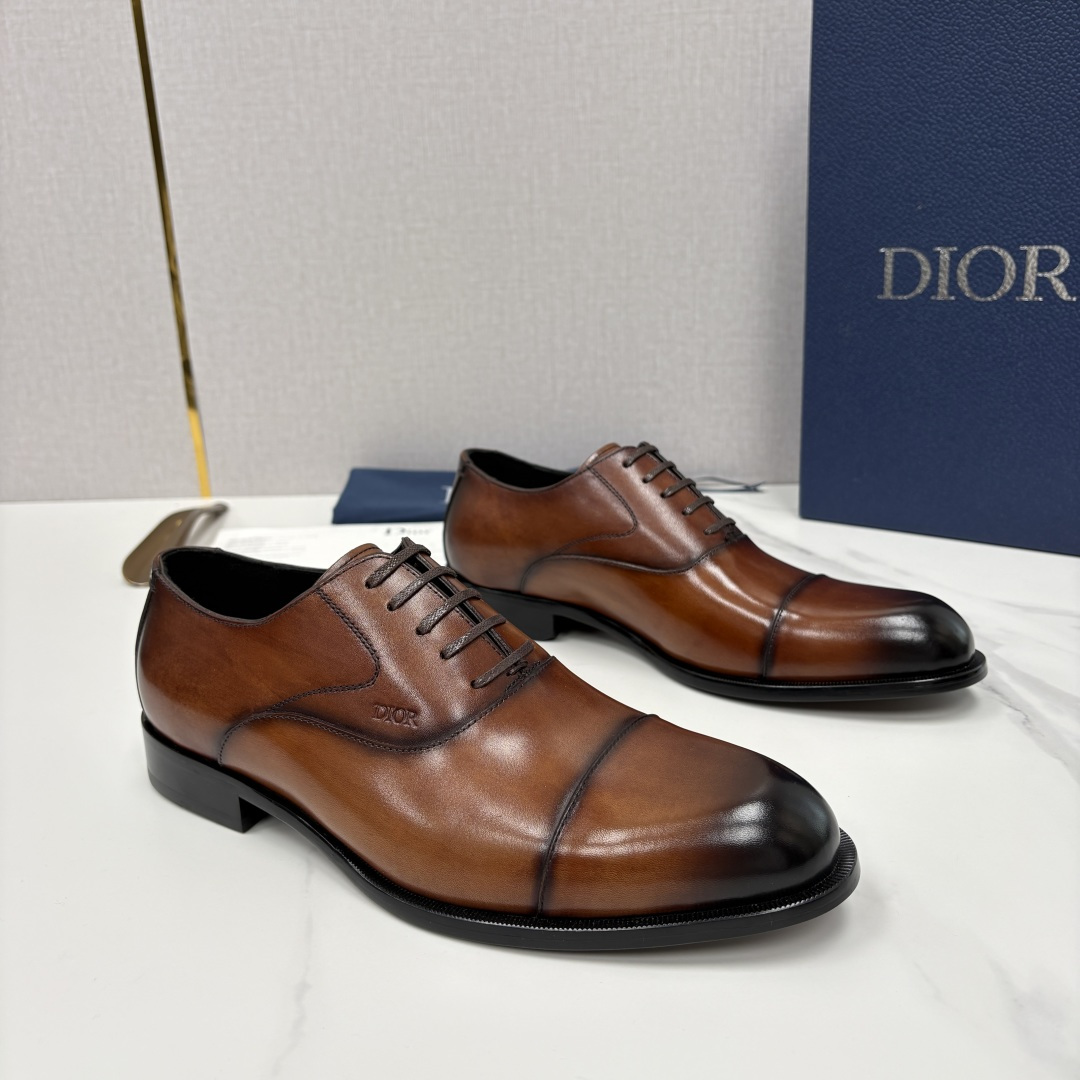 💋💍CD新品 迪～奥 最新款男士正装鞋皮鞋，官方12,500 这款DIOR男士正装皮鞋是奢华质感与绅士格