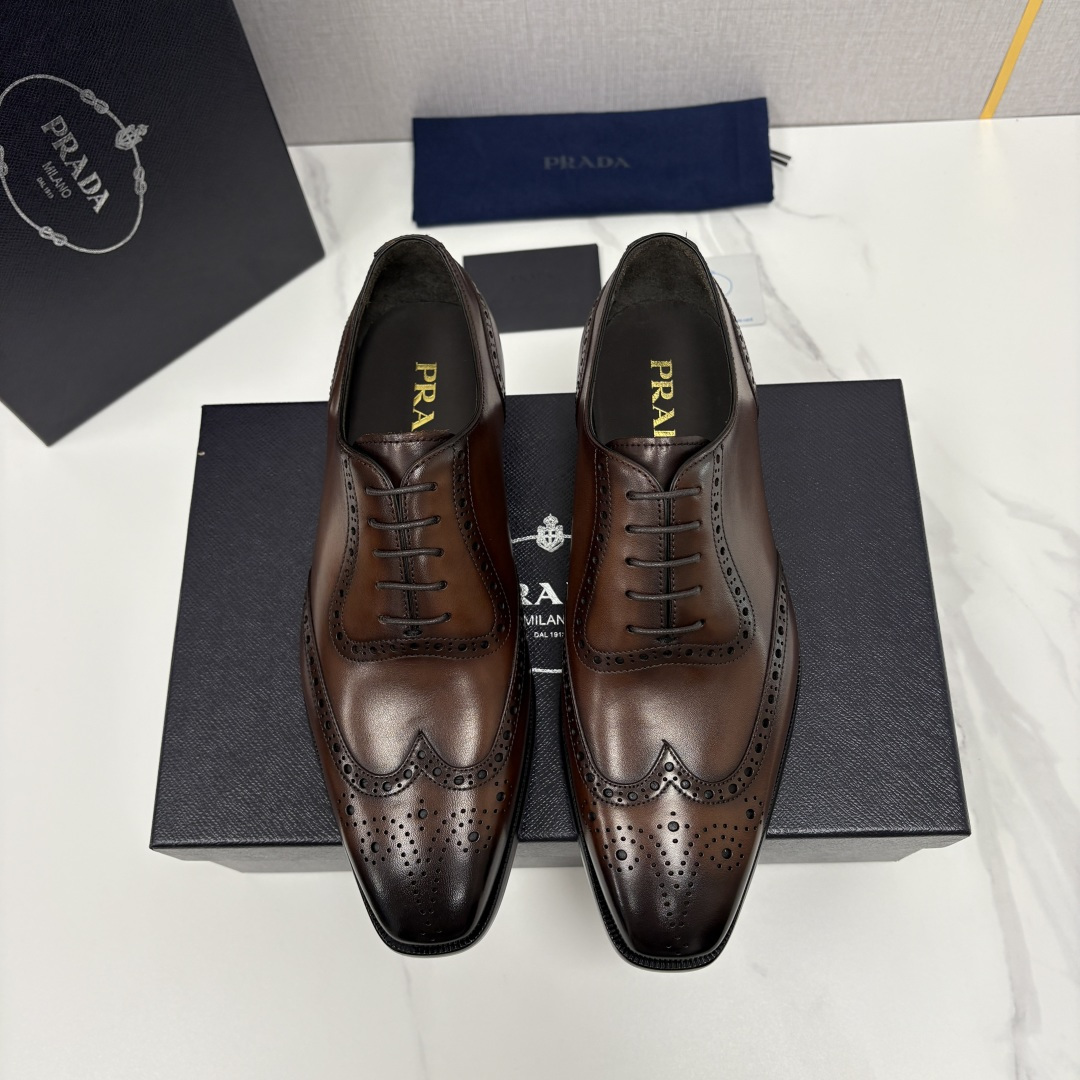 💋💍P家新品 Prad* 普拉-达 男士正装鞋布洛克皮鞋 采用意大利头层小牛皮，皮质细腻柔韧，自带自然光