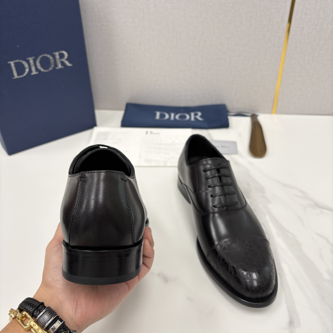 💋💍CD新品 迪～奥 最新款男士正装鞋皮鞋，官方12,500 这款DIOR男士正装皮鞋是奢华质感与绅士格