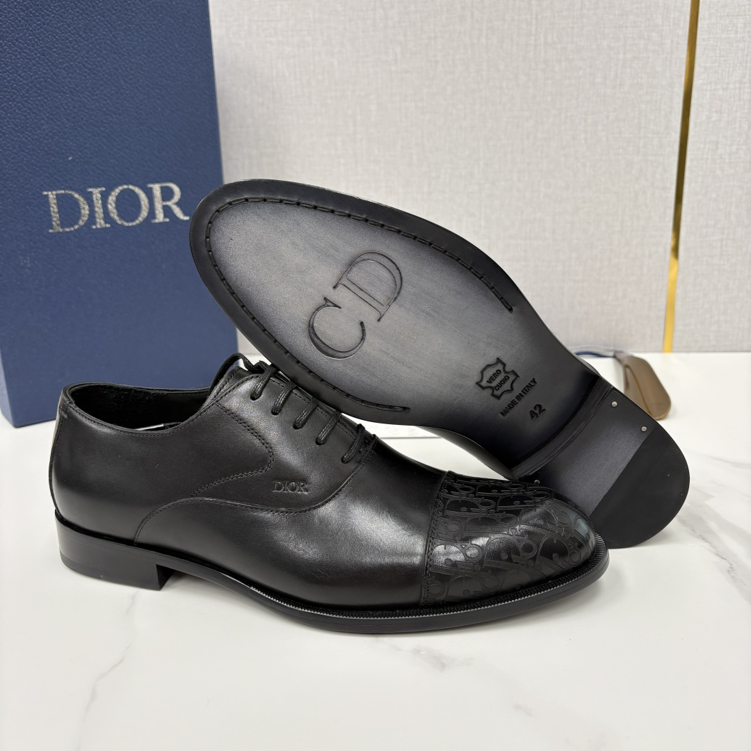 💋💍CD新品 迪～奥 最新款男士正装鞋皮鞋，官方12,500 这款DIOR男士正装皮鞋是奢华质感与绅士格