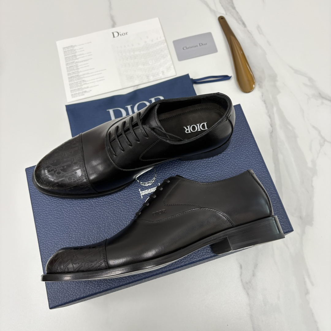 💋💍CD新品 迪～奥 最新款男士正装鞋皮鞋，官方12,500 这款DIOR男士正装皮鞋是奢华质感与绅士格