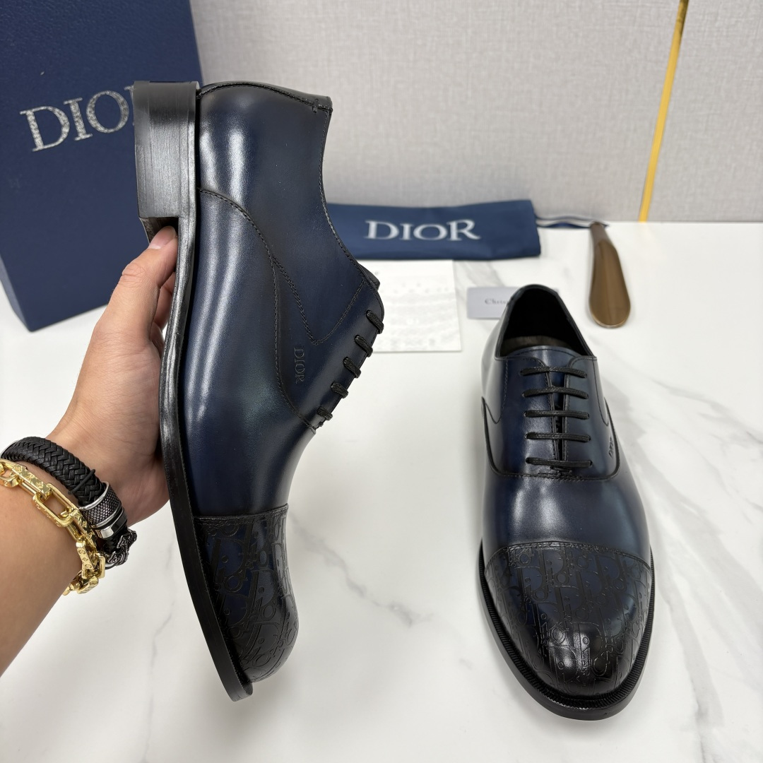💋💍CD新品 迪～奥 最新款男士正装鞋皮鞋，官方12,500 这款DIOR男士正装皮鞋是奢华质感与绅士格