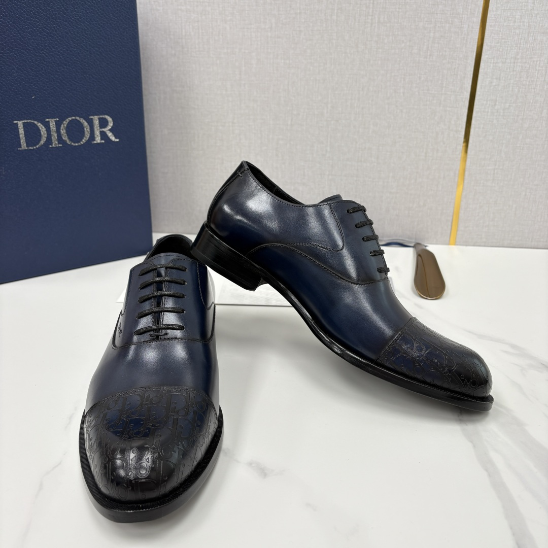 💋💍CD新品 迪～奥 最新款男士正装鞋皮鞋，官方12,500 这款DIOR男士正装皮鞋是奢华质感与绅士格