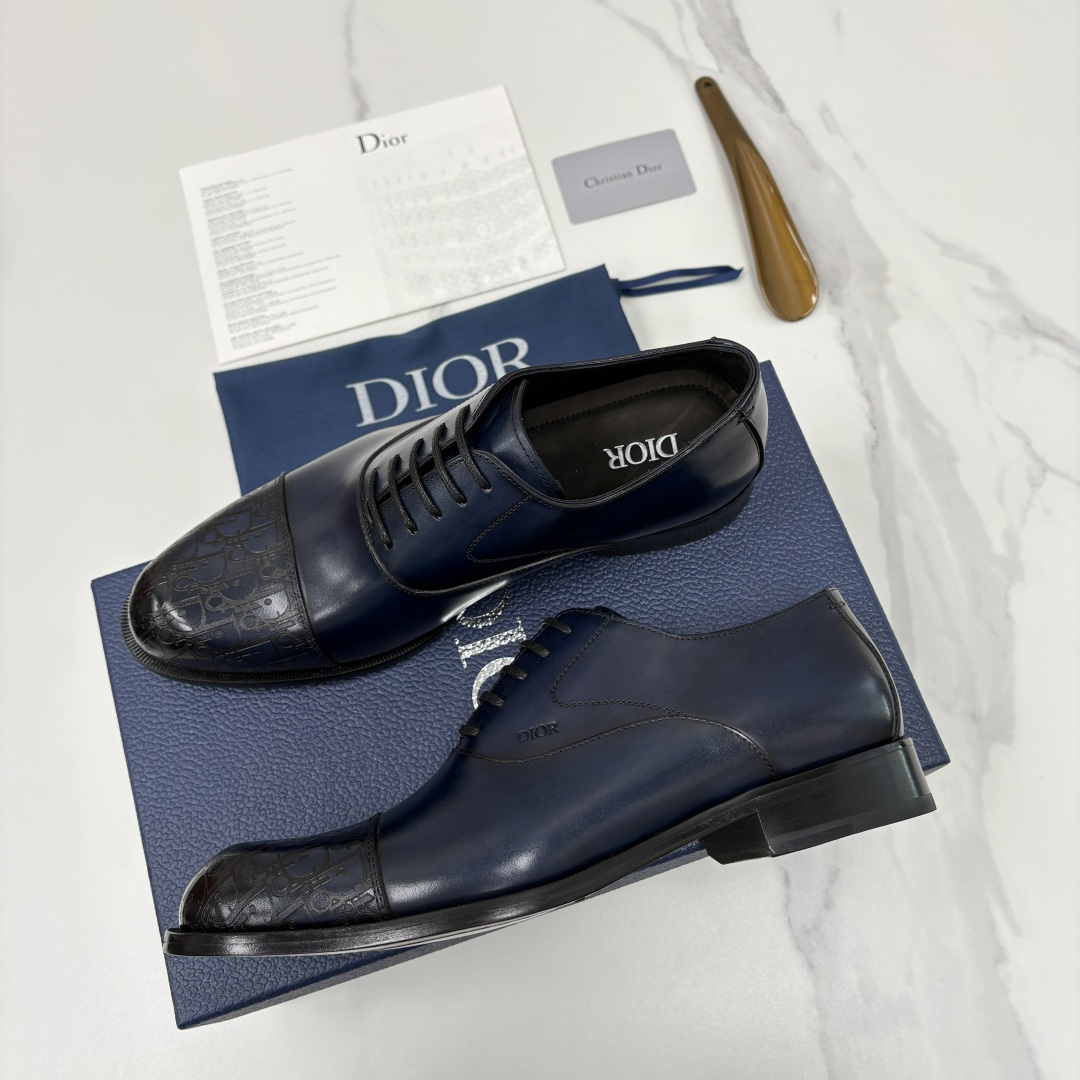 💋💍CD新品 迪～奥 最新款男士正装鞋皮鞋，官方12,500 这款DIOR男士正装皮鞋是奢华质感与绅士格