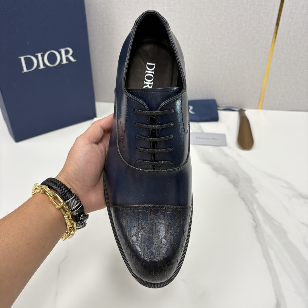 💋💍CD新品 迪～奥 最新款男士正装鞋皮鞋，官方12,500 这款DIOR男士正装皮鞋是奢华质感与绅士格