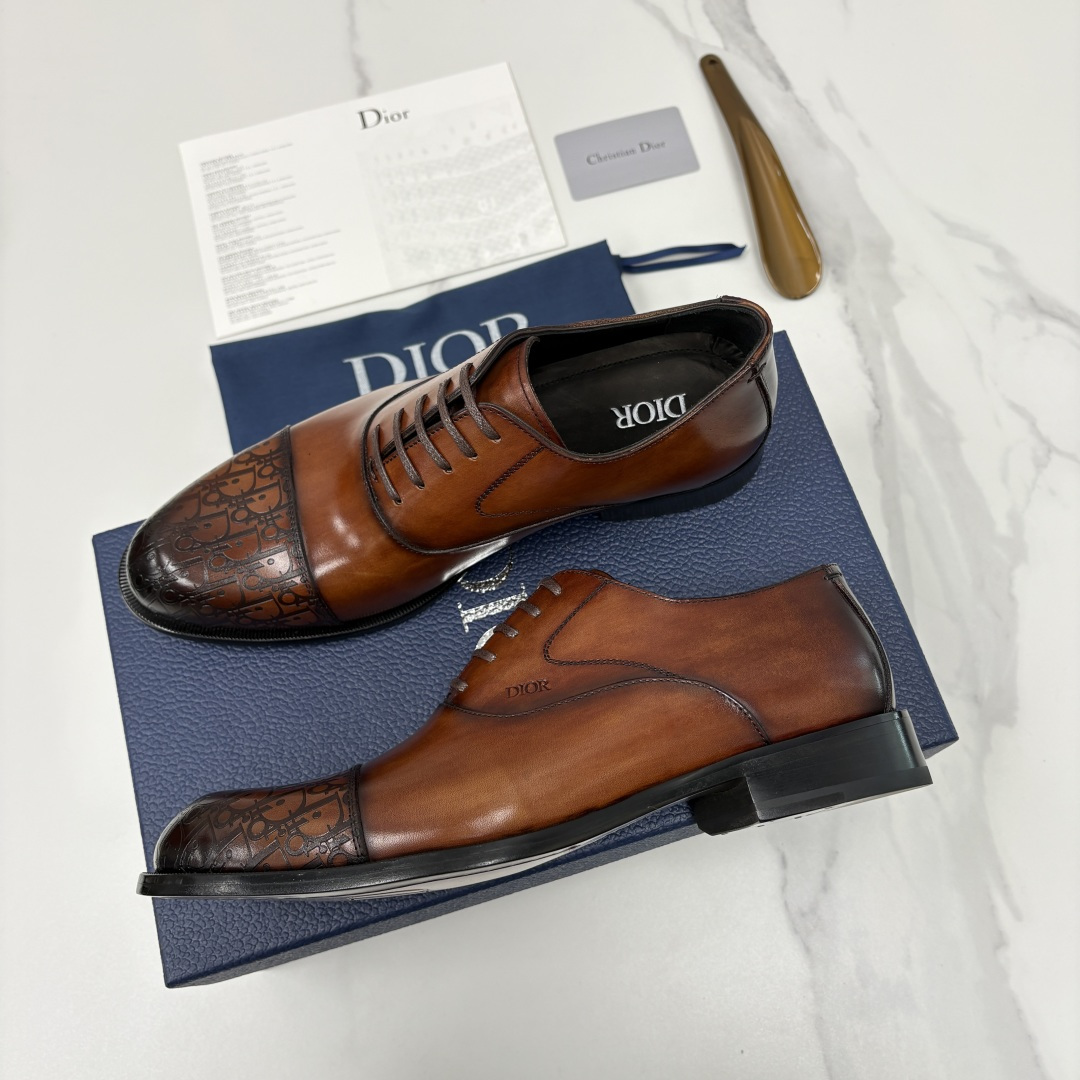 💋💍CD新品 迪～奥 最新款男士正装鞋皮鞋，官方12,500 这款DIOR男士正装皮鞋是奢华质感与绅士格