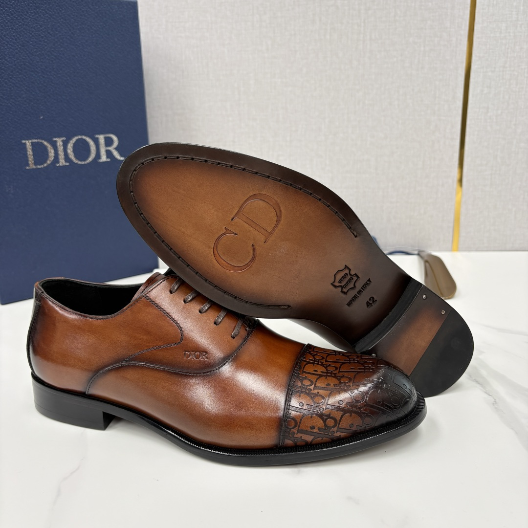💋💍CD新品 迪～奥 最新款男士正装鞋皮鞋，官方12,500 这款DIOR男士正装皮鞋是奢华质感与绅士格