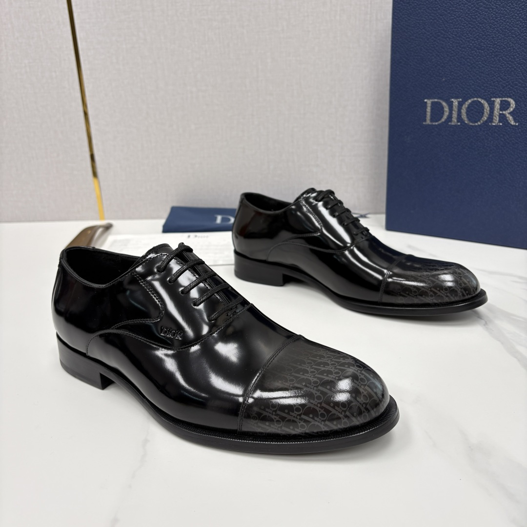 💋💍CD新品 迪～奥 最新款男士正装鞋皮鞋，官方12,500 这款DIOR男士正装皮鞋是奢华质感与绅士格