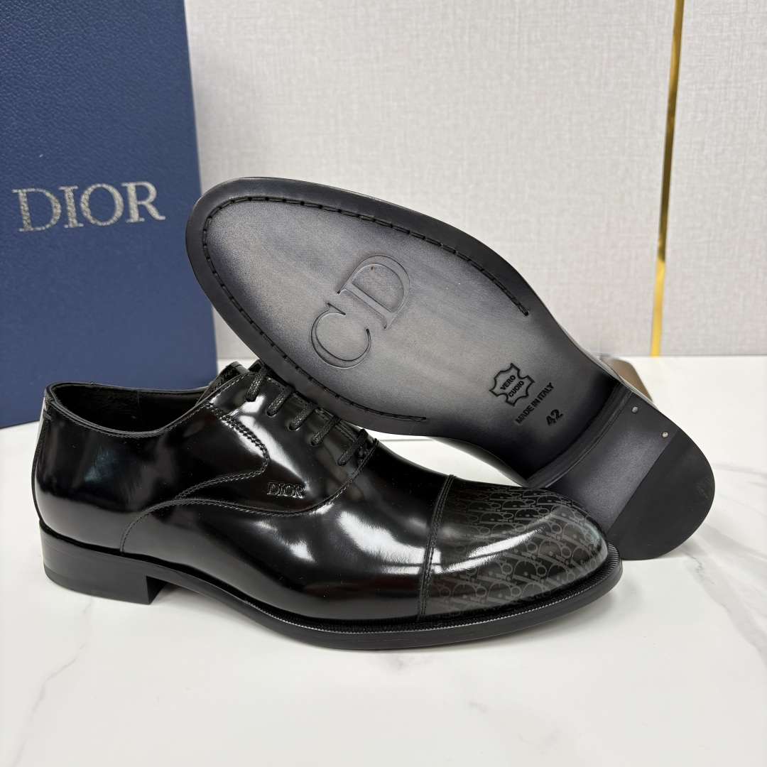 💋💍CD新品 迪～奥 最新款男士正装鞋皮鞋，官方12,500 这款DIOR男士正装皮鞋是奢华质感与绅士格