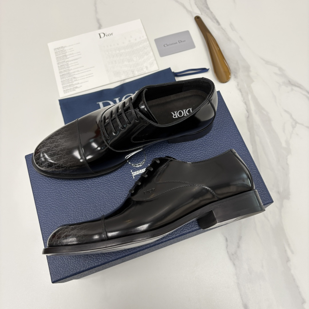 💋💍CD新品 迪～奥 最新款男士正装鞋皮鞋，官方12,500 这款DIOR男士正装皮鞋是奢华质感与绅士格