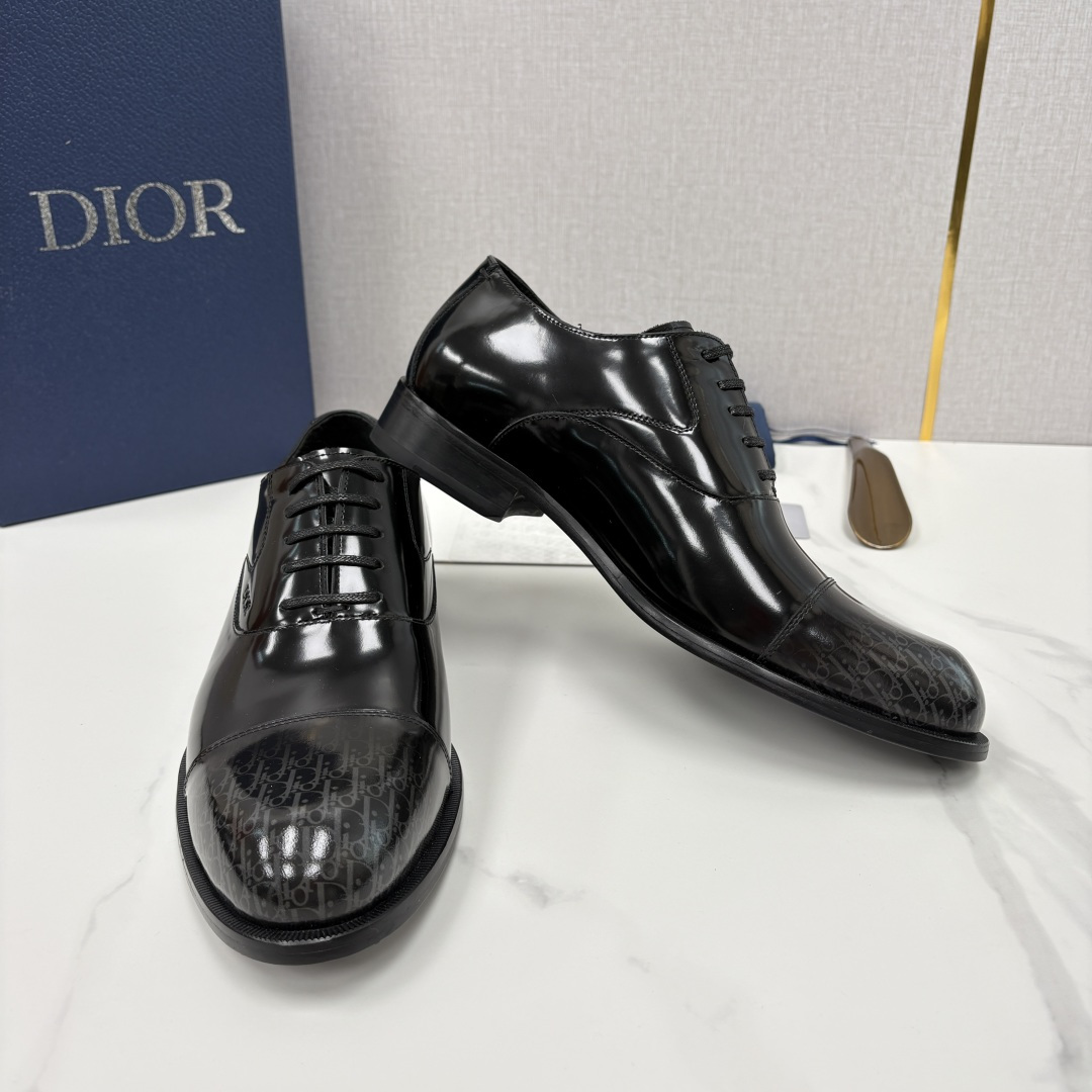 💋💍CD新品 迪～奥 最新款男士正装鞋皮鞋，官方12,500 这款DIOR男士正装皮鞋是奢华质感与绅士格