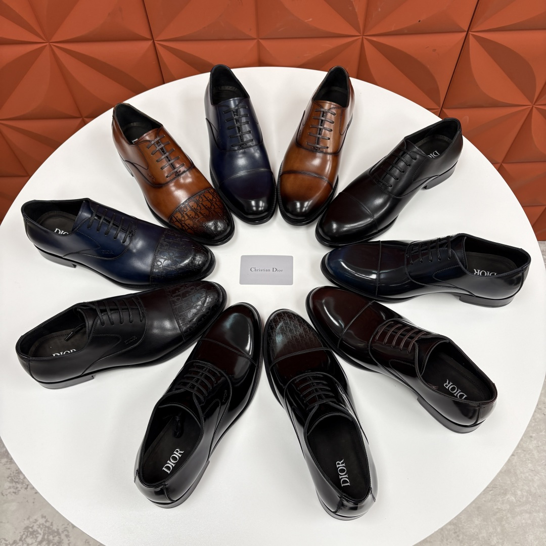 💋💍CD新品 迪～奥 最新款男士正装鞋皮鞋，官方12,500 这款DIOR男士正装皮鞋是奢华质感与绅士格