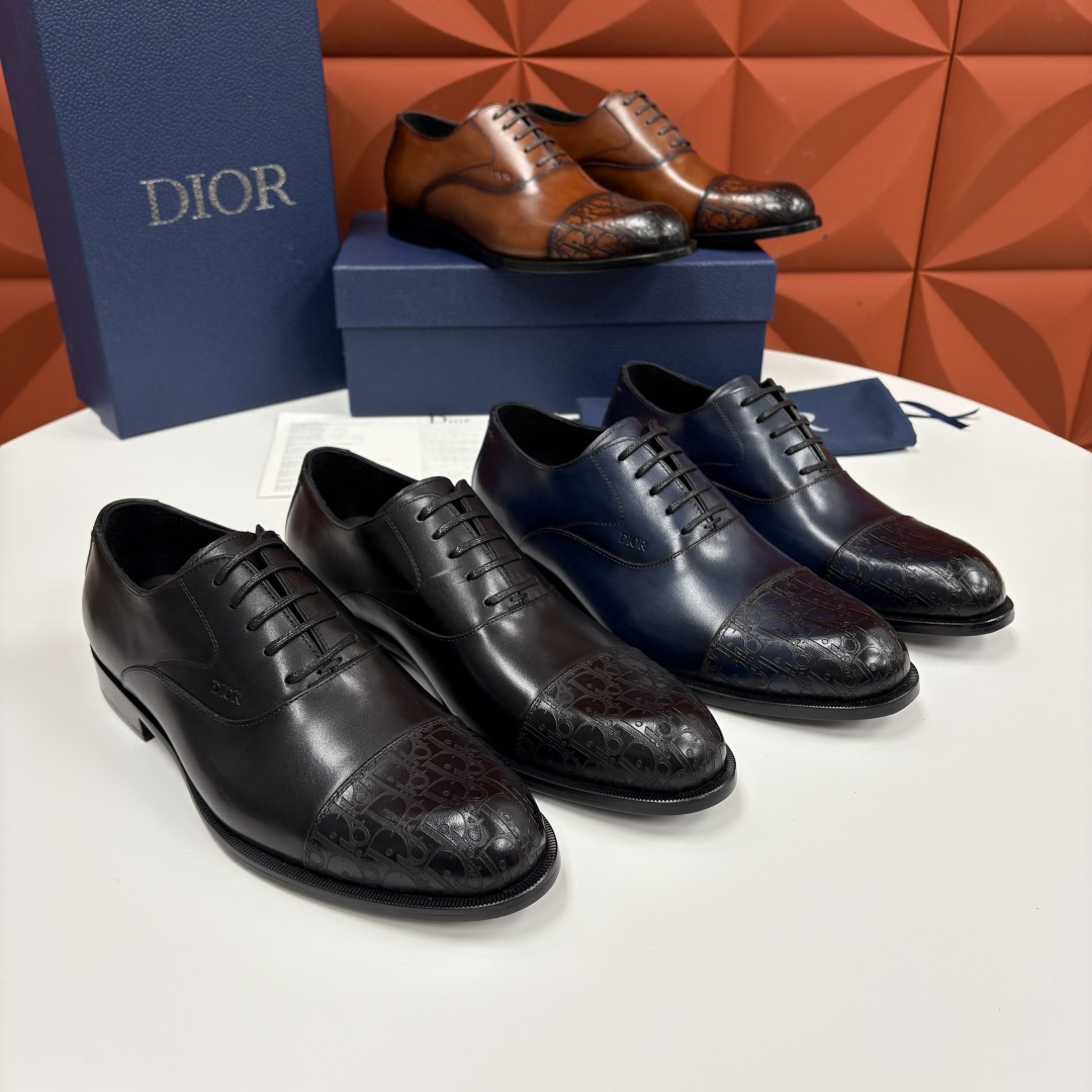 💋💍CD新品 迪～奥 最新款男士正装鞋皮鞋，官方12,500 这款DIOR男士正装皮鞋是奢华质感与绅士格