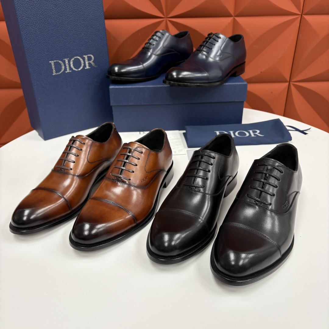 💋💍CD新品 迪～奥 最新款男士正装鞋皮鞋，官方12,500 这款DIOR男士正装皮鞋是奢华质感与绅士格