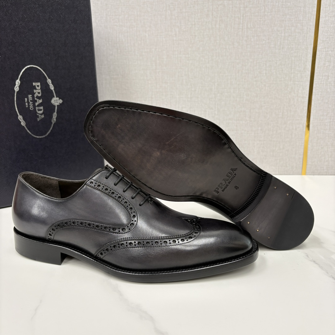 💋💍P家新品 Prad* 普拉-达 男士正装鞋布洛克皮鞋 采用意大利头层小牛皮，皮质细腻柔韧，自带自然光