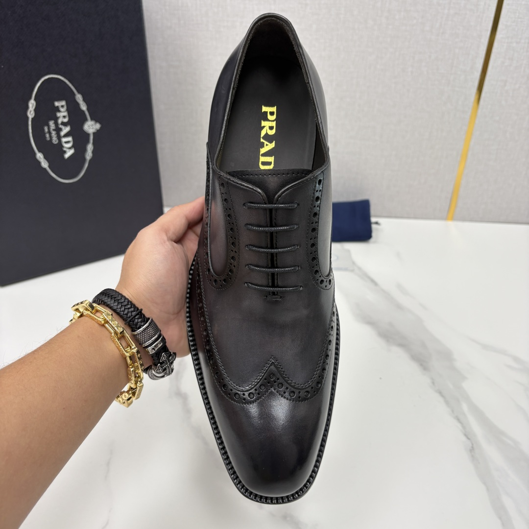 💋💍P家新品 Prad* 普拉-达 男士正装鞋布洛克皮鞋 采用意大利头层小牛皮，皮质细腻柔韧，自带自然光