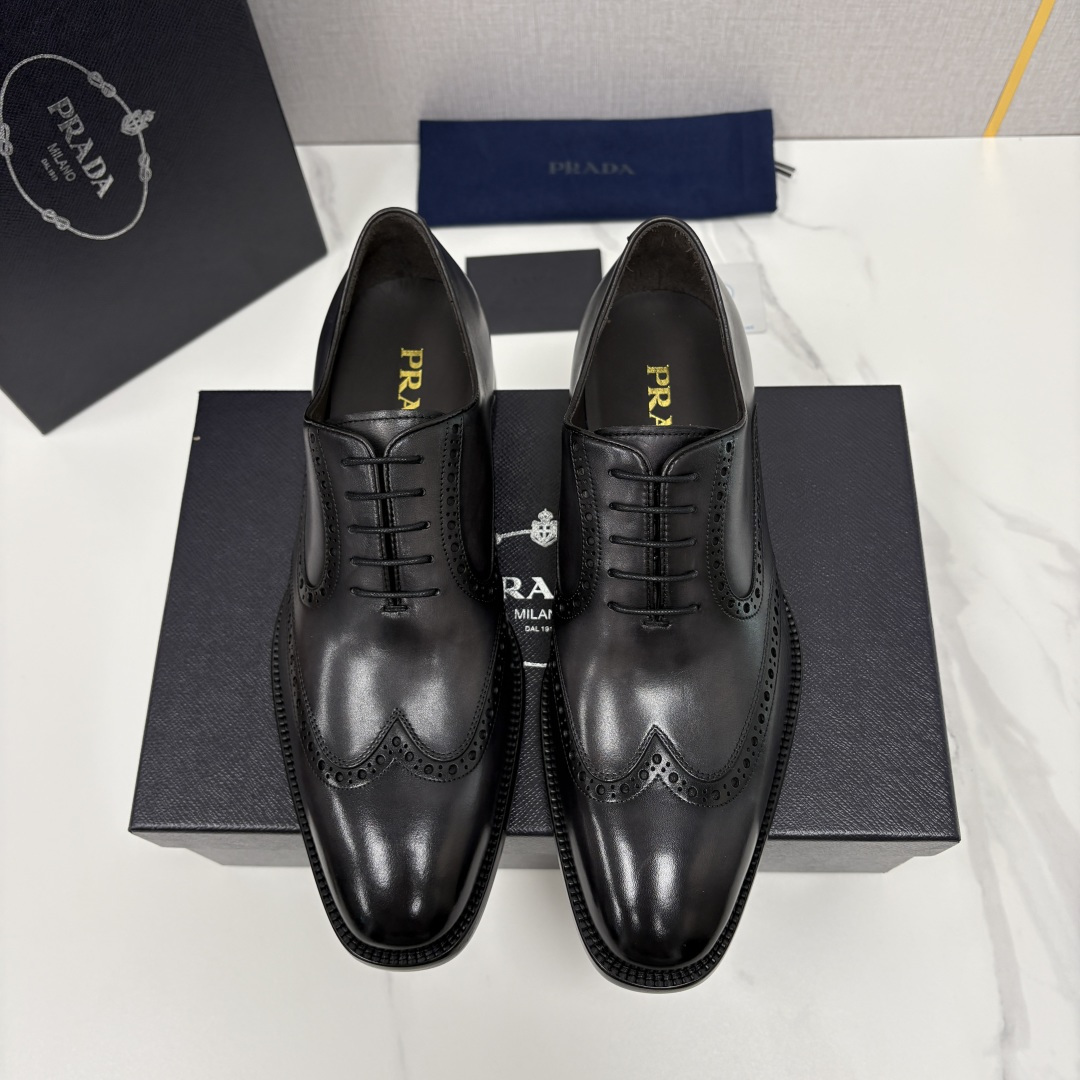 💋💍P家新品 Prad* 普拉-达 男士正装鞋布洛克皮鞋 采用意大利头层小牛皮，皮质细腻柔韧，自带自然光