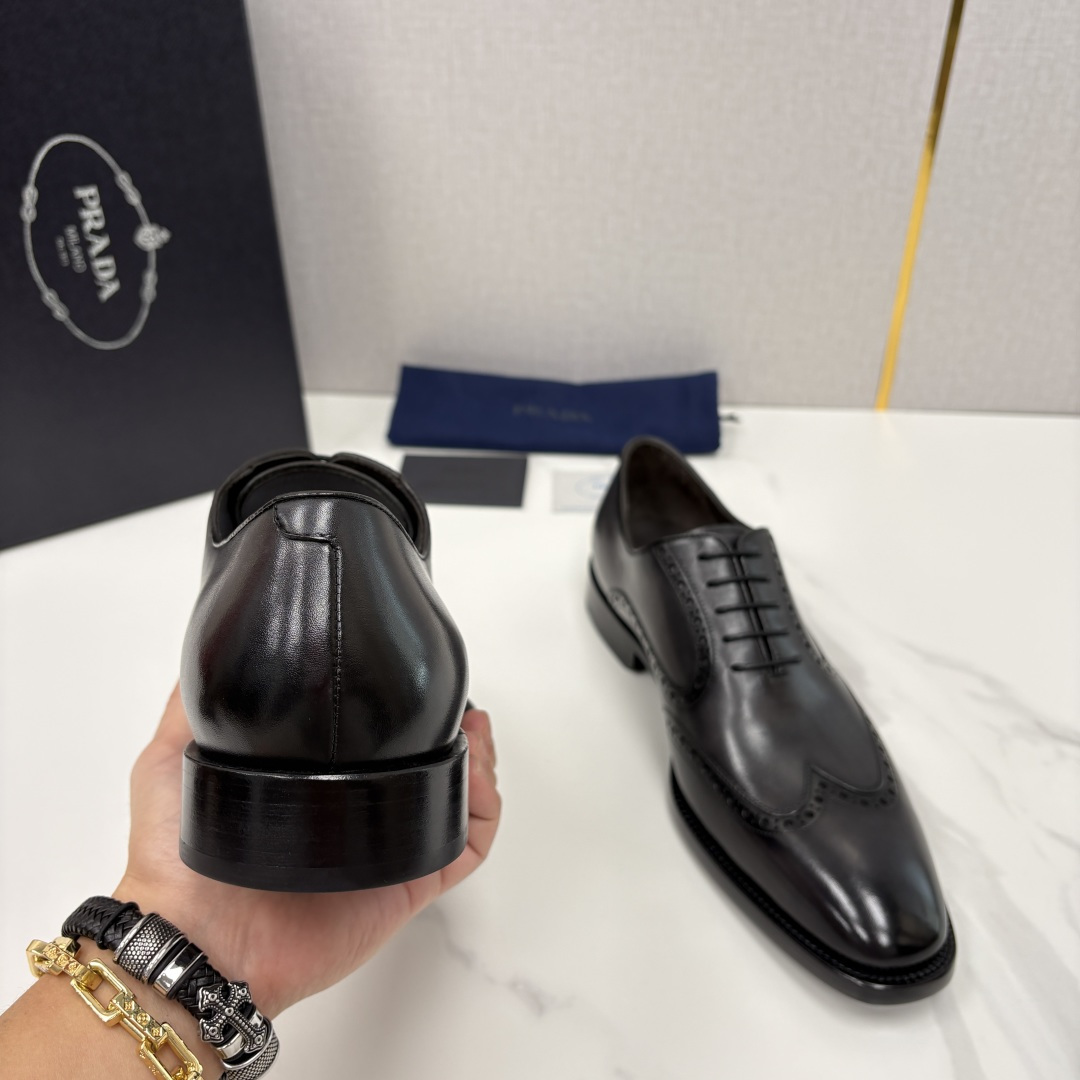 💋💍P家新品 Prad* 普拉-达 男士正装鞋布洛克皮鞋 采用意大利头层小牛皮，皮质细腻柔韧，自带自然光