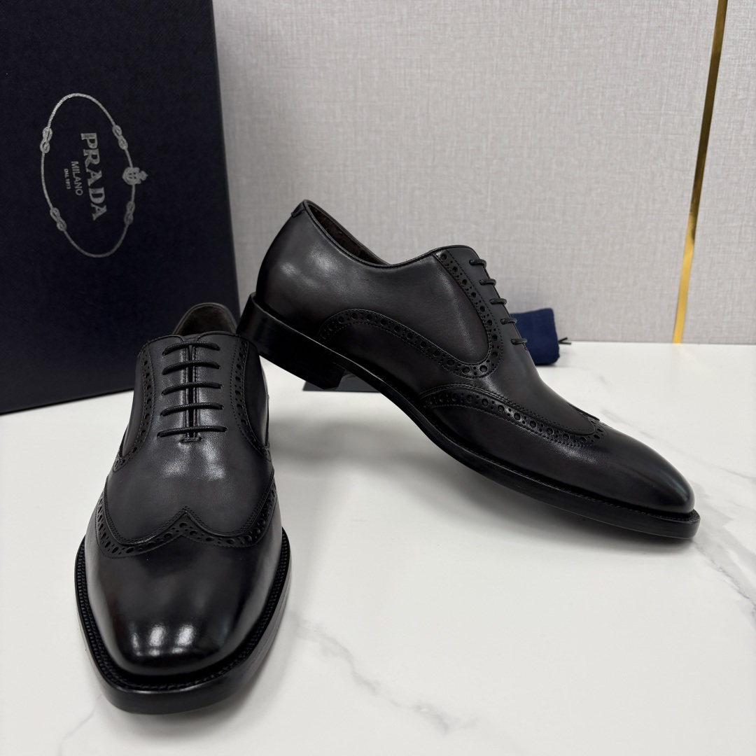 💋💍P家新品 Prad* 普拉-达 男士正装鞋布洛克皮鞋 采用意大利头层小牛皮，皮质细腻柔韧，自带自然光