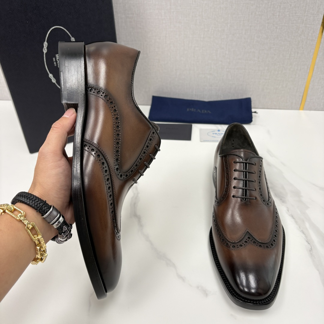 💋💍P家新品 Prad* 普拉-达 男士正装鞋布洛克皮鞋 采用意大利头层小牛皮，皮质细腻柔韧，自带自然光