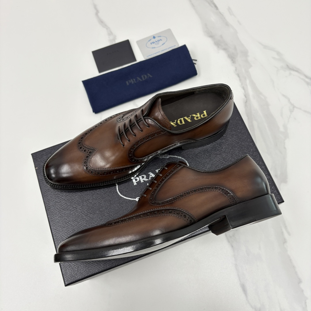 💋💍P家新品 Prad* 普拉-达 男士正装鞋布洛克皮鞋 采用意大利头层小牛皮，皮质细腻柔韧，自带自然光