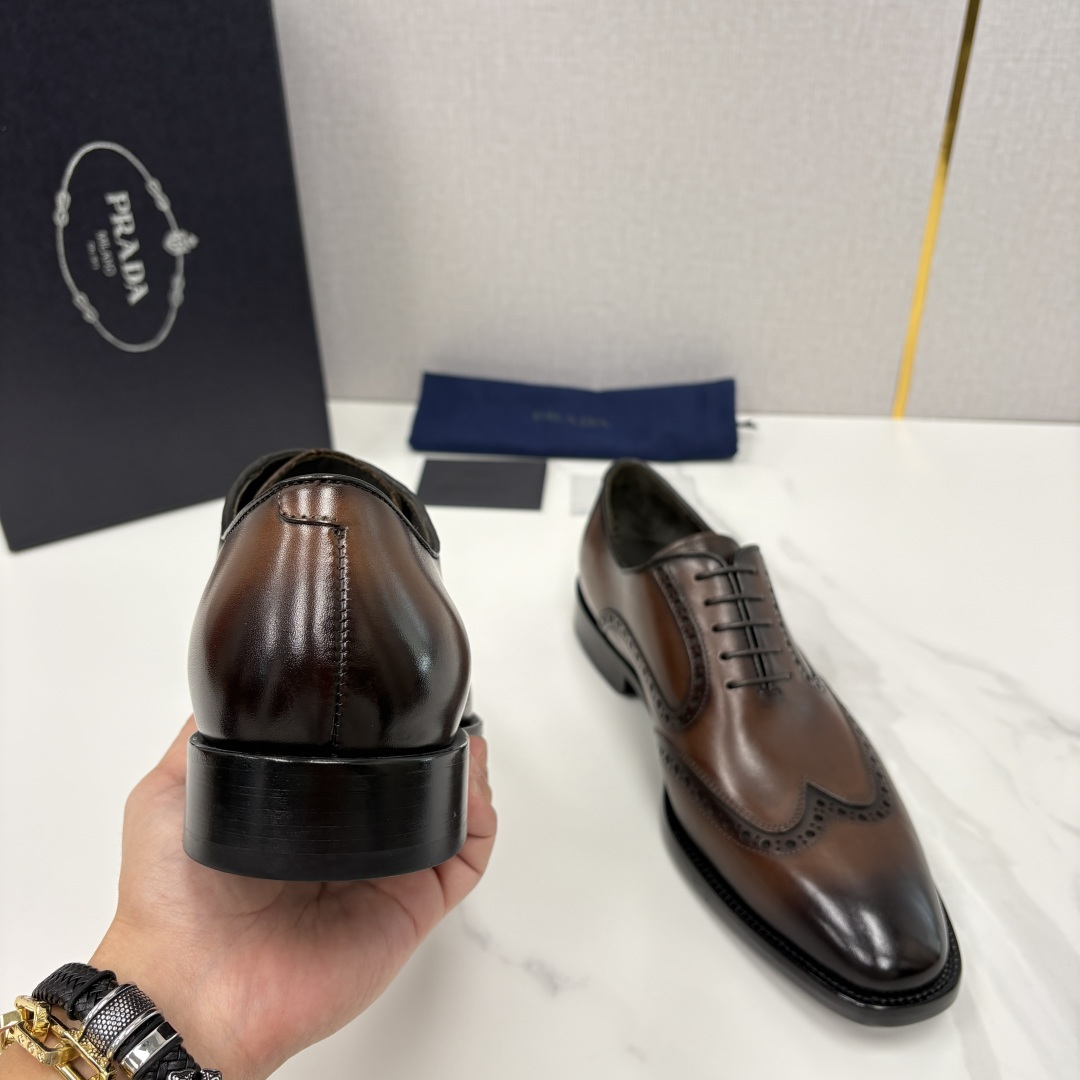 💋💍P家新品 Prad* 普拉-达 男士正装鞋布洛克皮鞋 采用意大利头层小牛皮，皮质细腻柔韧，自带自然光
