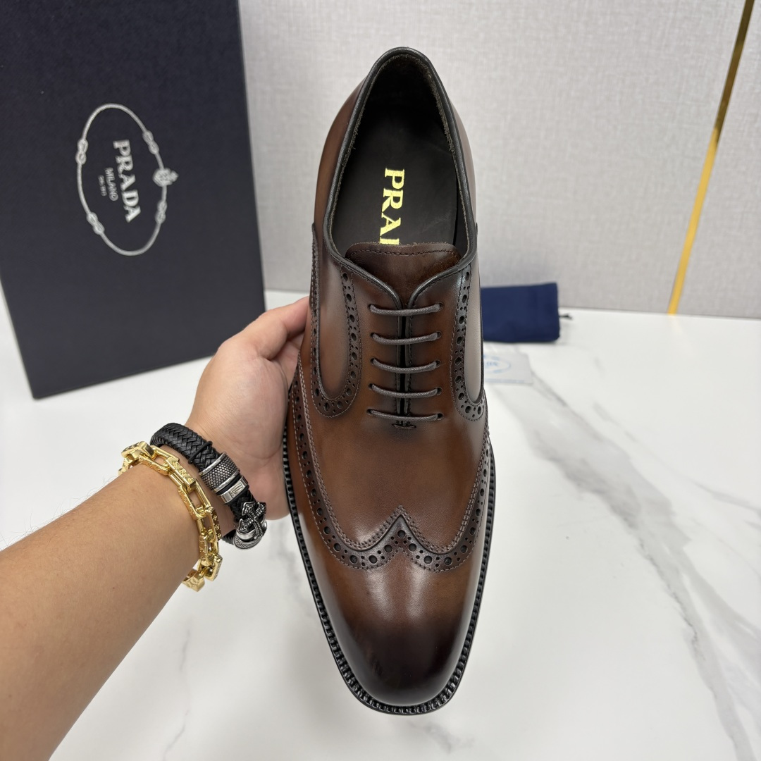 💋💍P家新品 Prad* 普拉-达 男士正装鞋布洛克皮鞋 采用意大利头层小牛皮，皮质细腻柔韧，自带自然光