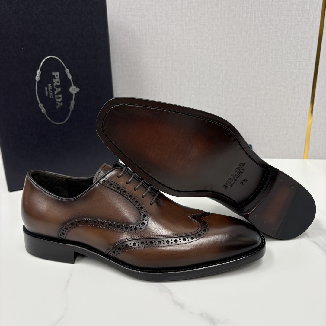 💋💍P家新品 Prad* 普拉-达 男士正装鞋布洛克皮鞋 采用意大利头层小牛皮，皮质细腻柔韧，自带自然光