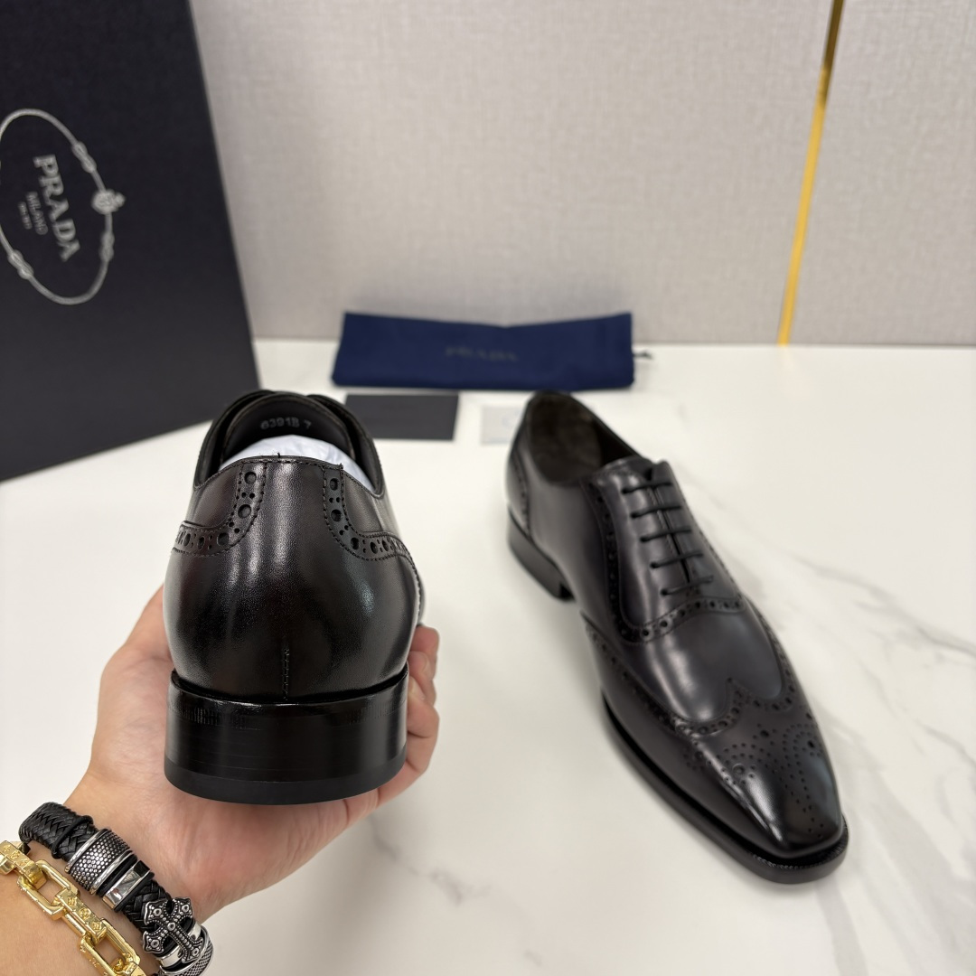 💋💍P家新品 Prad* 普拉-达 男士正装鞋布洛克皮鞋 采用意大利头层小牛皮，皮质细腻柔韧，自带自然光