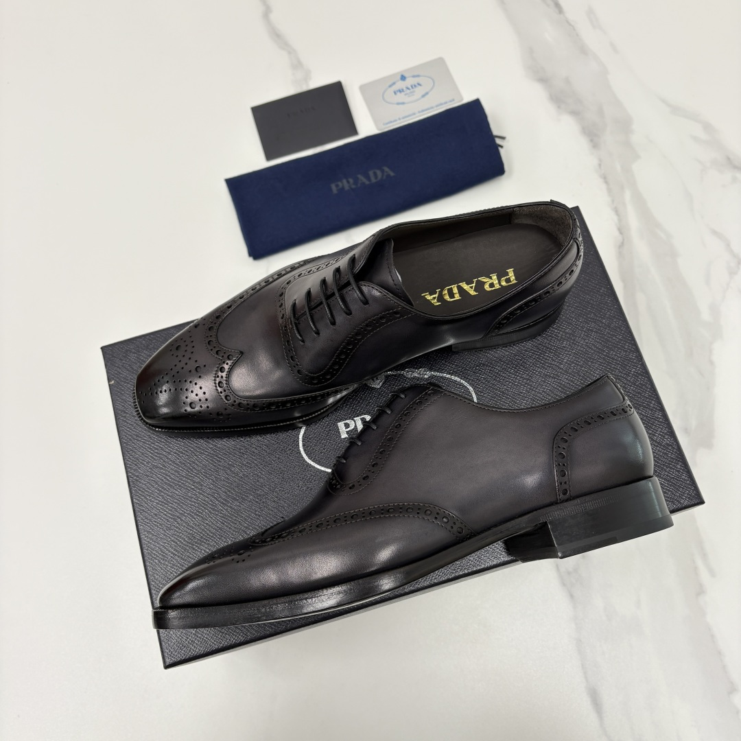 💋💍P家新品 Prad* 普拉-达 男士正装鞋布洛克皮鞋 采用意大利头层小牛皮，皮质细腻柔韧，自带自然光
