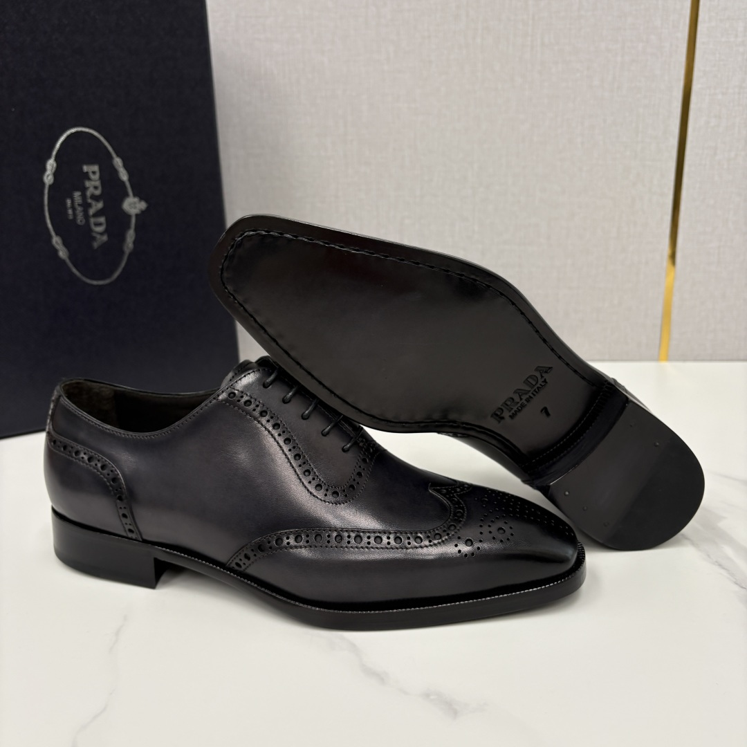 💋💍P家新品 Prad* 普拉-达 男士正装鞋布洛克皮鞋 采用意大利头层小牛皮，皮质细腻柔韧，自带自然光