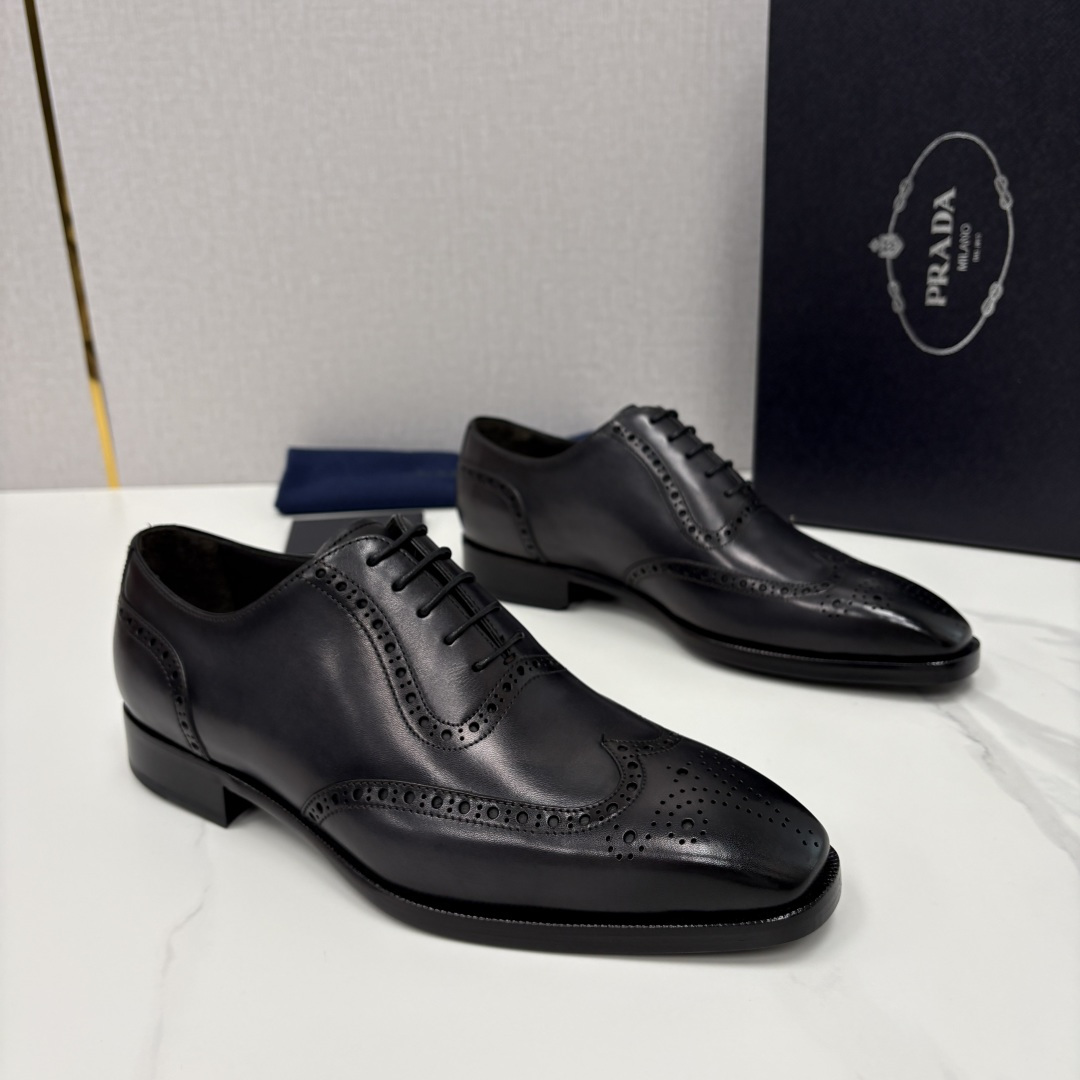 💋💍P家新品 Prad* 普拉-达 男士正装鞋布洛克皮鞋 采用意大利头层小牛皮，皮质细腻柔韧，自带自然光