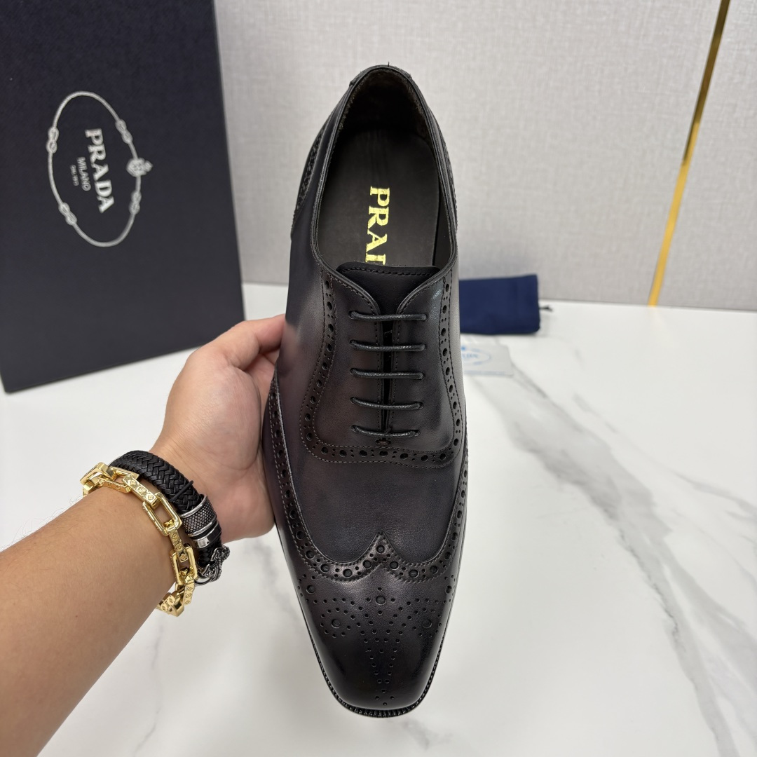 💋💍P家新品 Prad* 普拉-达 男士正装鞋布洛克皮鞋 采用意大利头层小牛皮，皮质细腻柔韧，自带自然光