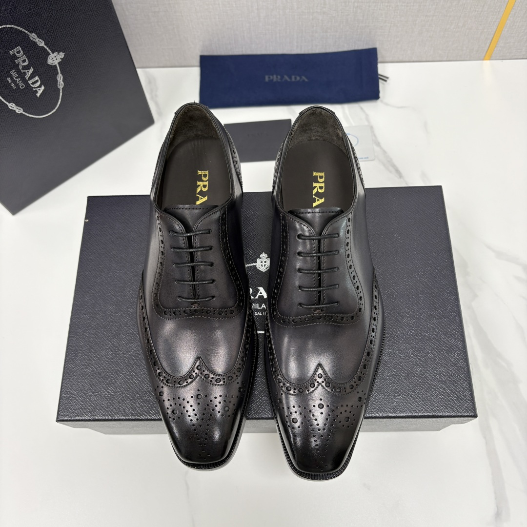 💋💍P家新品 Prad* 普拉-达 男士正装鞋布洛克皮鞋 采用意大利头层小牛皮，皮质细腻柔韧，自带自然光