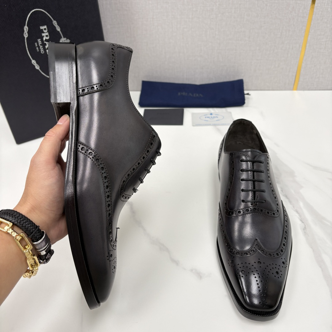 💋💍P家新品 Prad* 普拉-达 男士正装鞋布洛克皮鞋 采用意大利头层小牛皮，皮质细腻柔韧，自带自然光