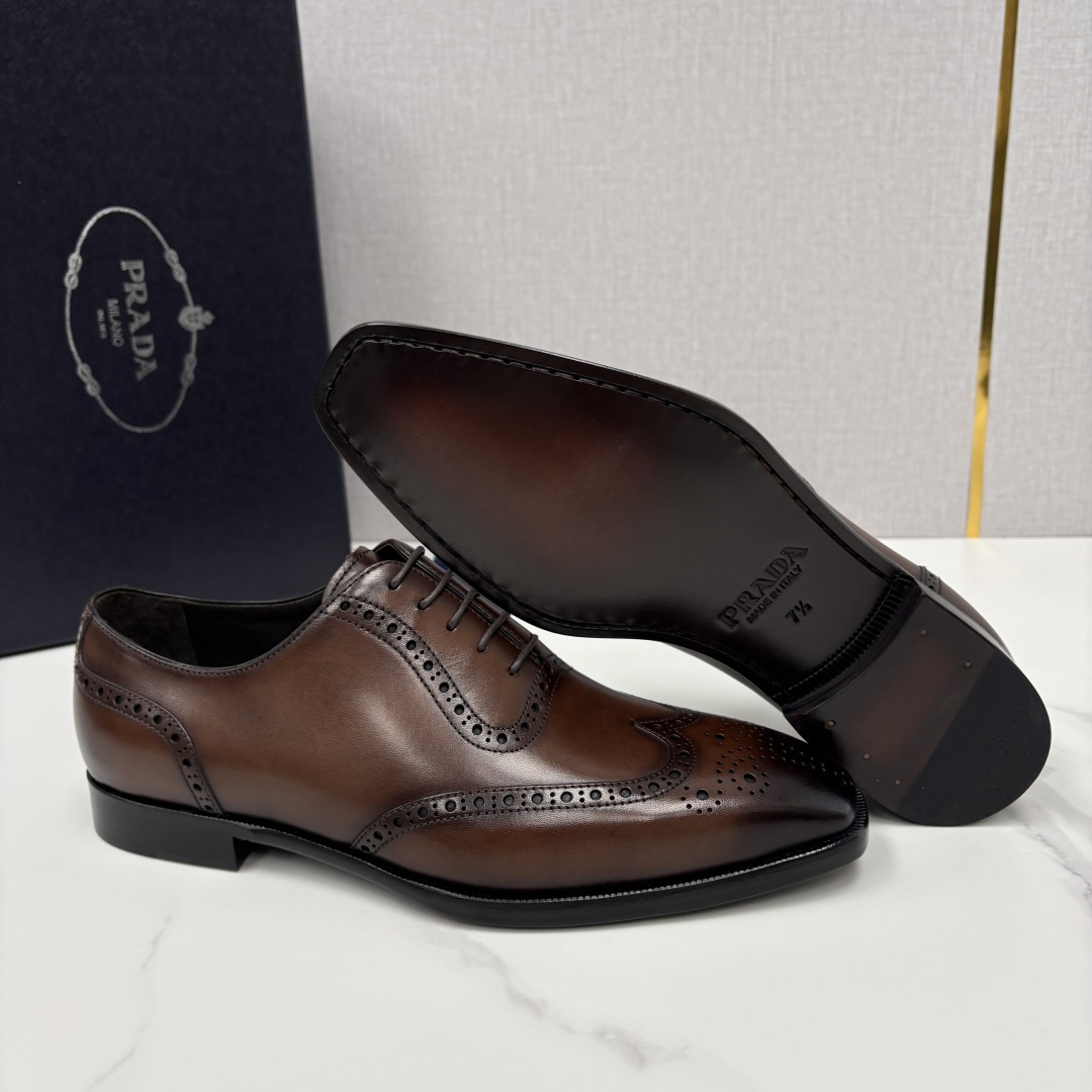 💋💍P家新品 Prad* 普拉-达 男士正装鞋布洛克皮鞋 采用意大利头层小牛皮，皮质细腻柔韧，自带自然光