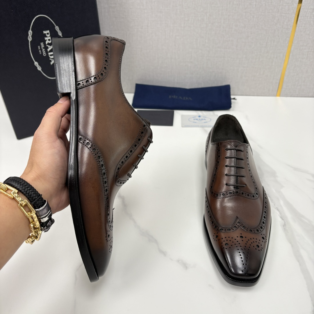 💋💍P家新品 Prad* 普拉-达 男士正装鞋布洛克皮鞋 采用意大利头层小牛皮，皮质细腻柔韧，自带自然光