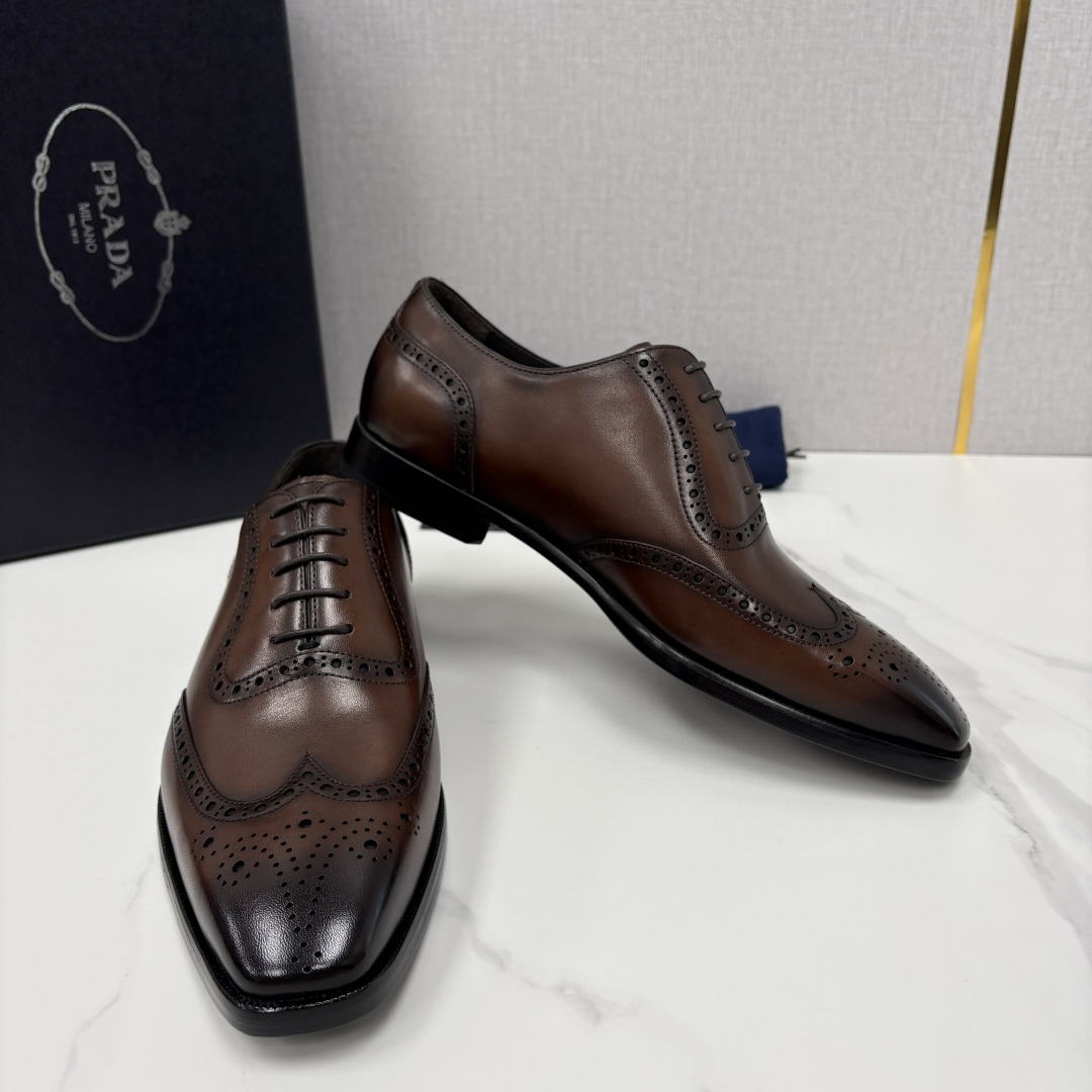 💋💍P家新品 Prad* 普拉-达 男士正装鞋布洛克皮鞋 采用意大利头层小牛皮，皮质细腻柔韧，自带自然光