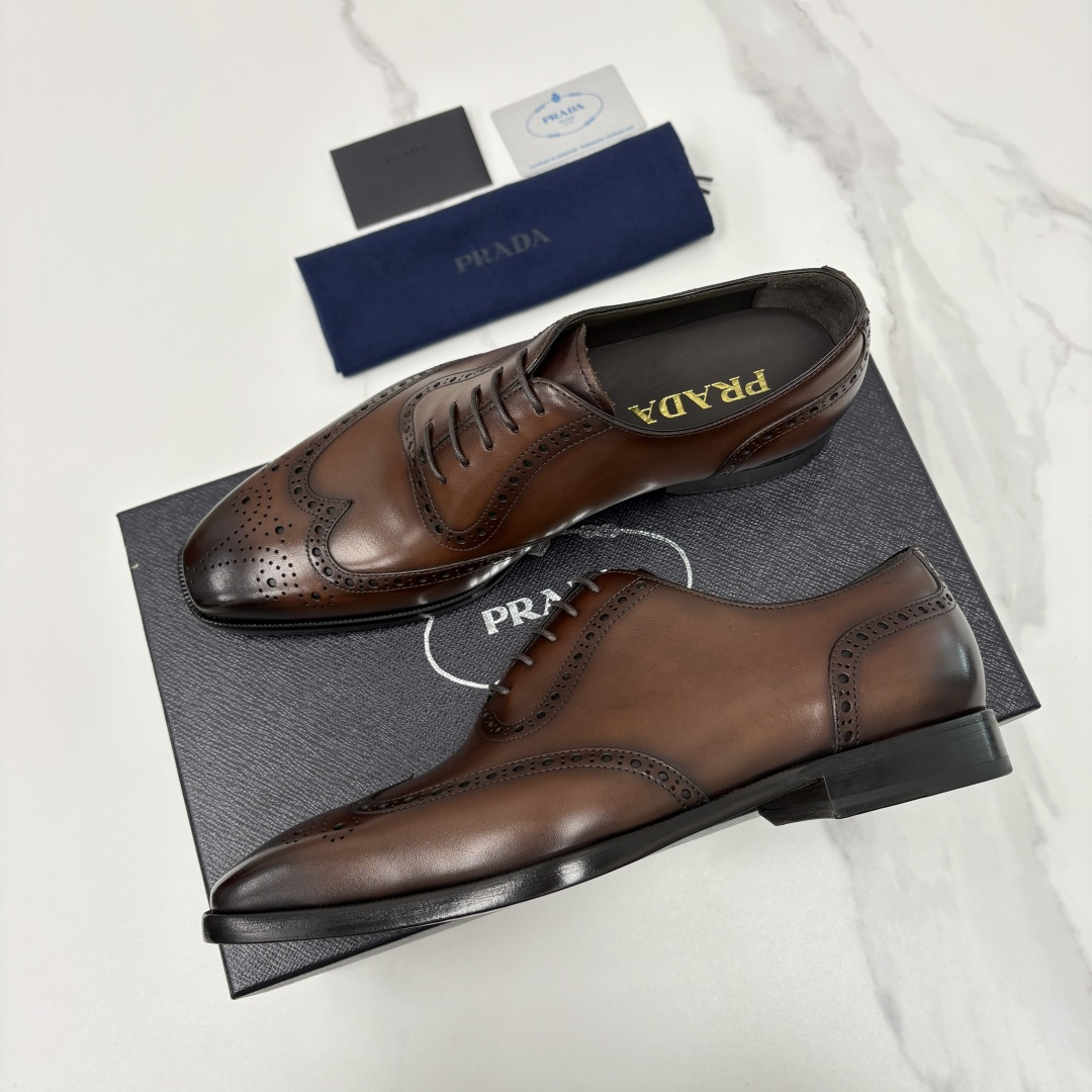 💋💍P家新品 Prad* 普拉-达 男士正装鞋布洛克皮鞋 采用意大利头层小牛皮，皮质细腻柔韧，自带自然光